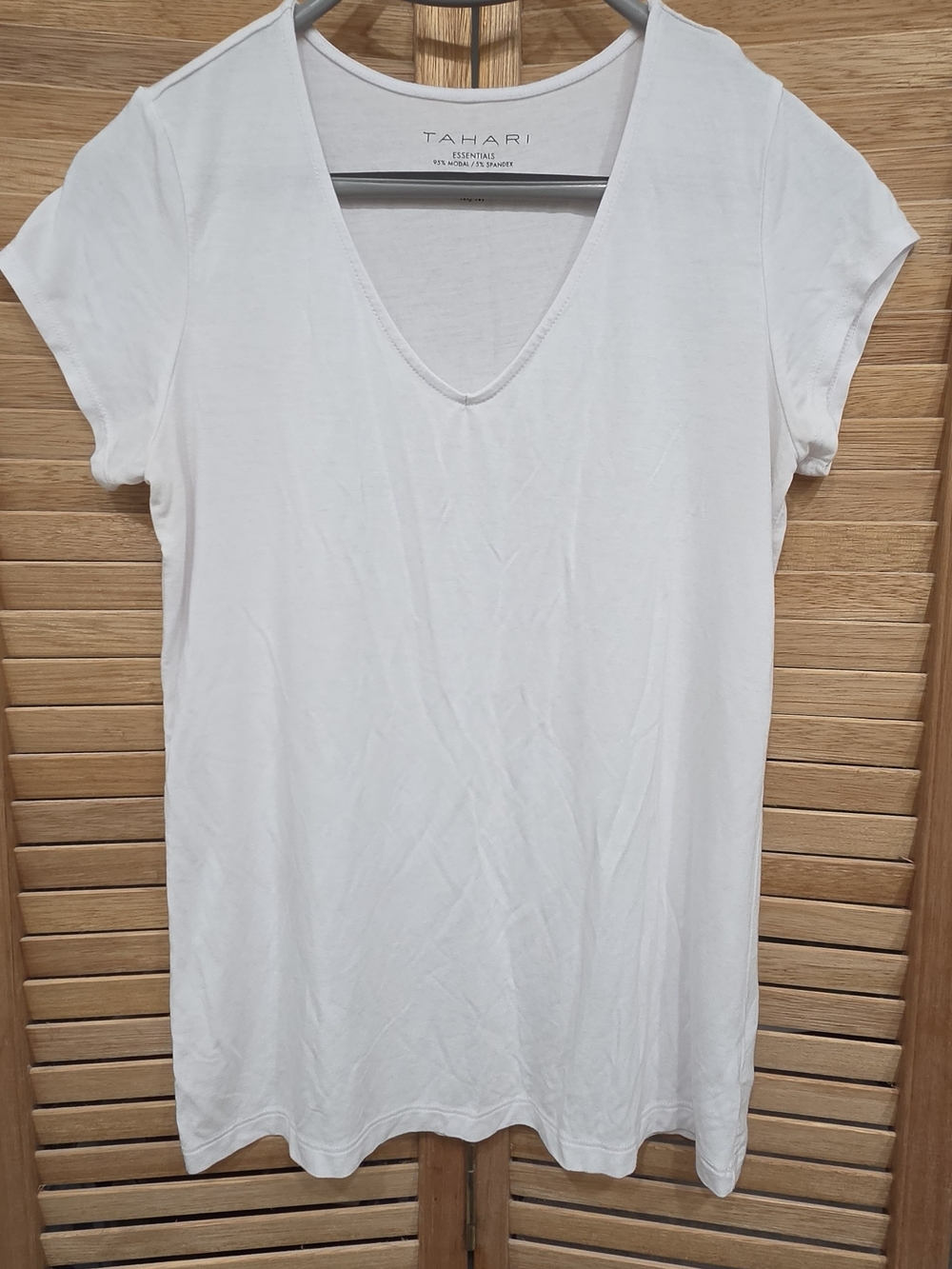 Tahari White V-Neck Short Sleeve Tee